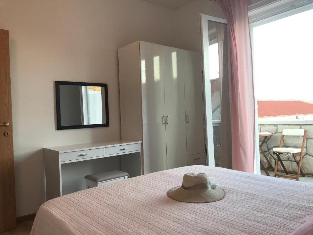 Spavaća soba s pogledom na more